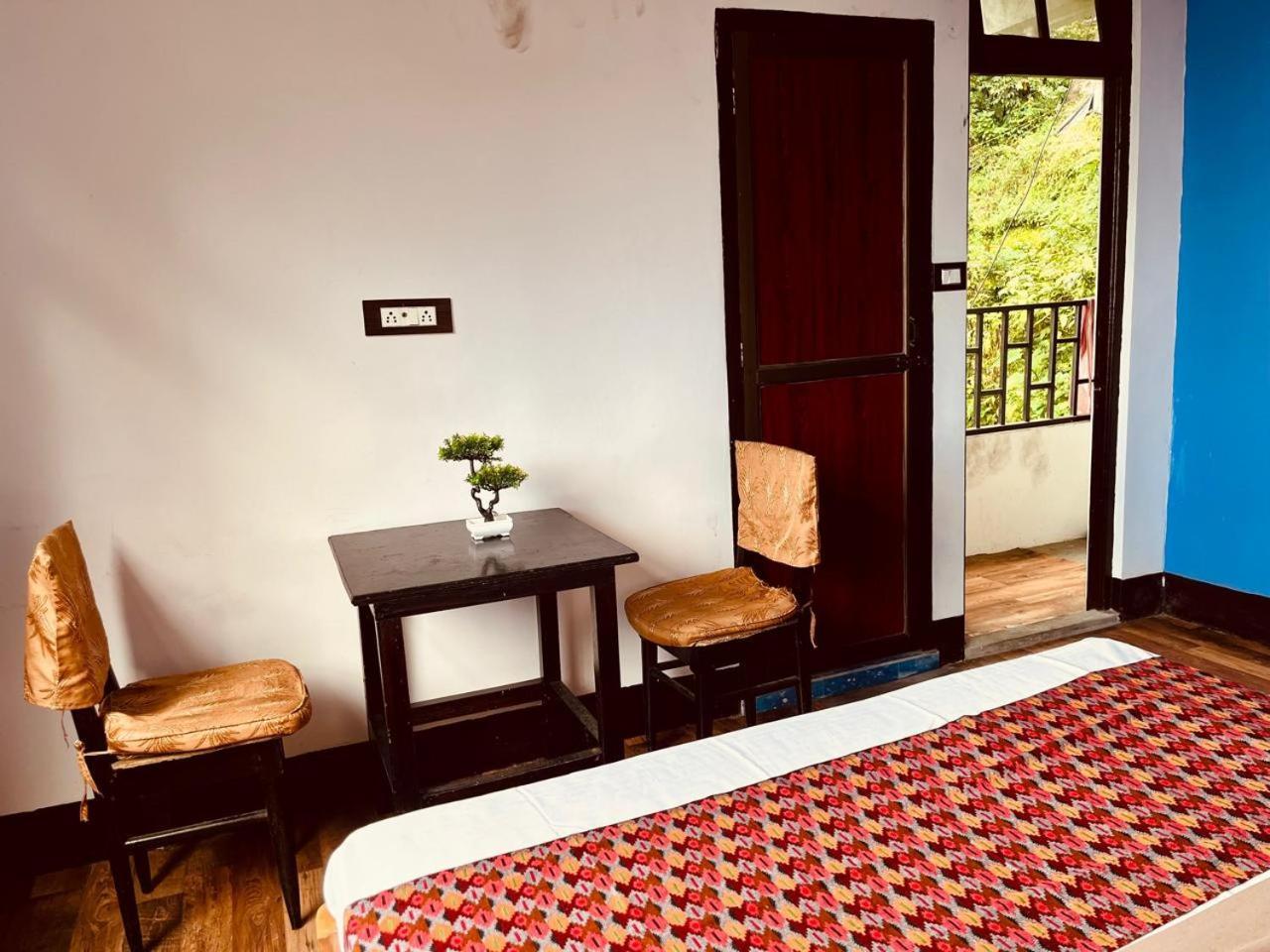 Forest Lodge - 80 Mts From Mall Road 大吉岭 外观 照片