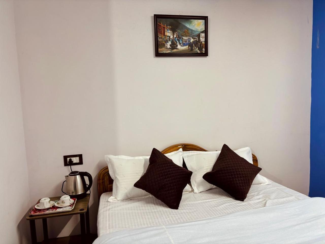Forest Lodge - 80 Mts From Mall Road 大吉岭 外观 照片