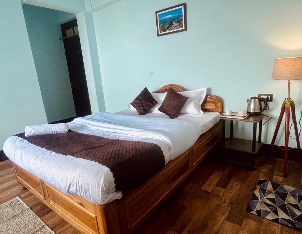 Forest Lodge - 80 Mts From Mall Road 大吉岭 外观 照片