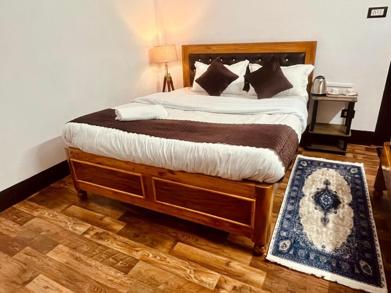 Forest Lodge - 80 Mts From Mall Road 大吉岭 外观 照片