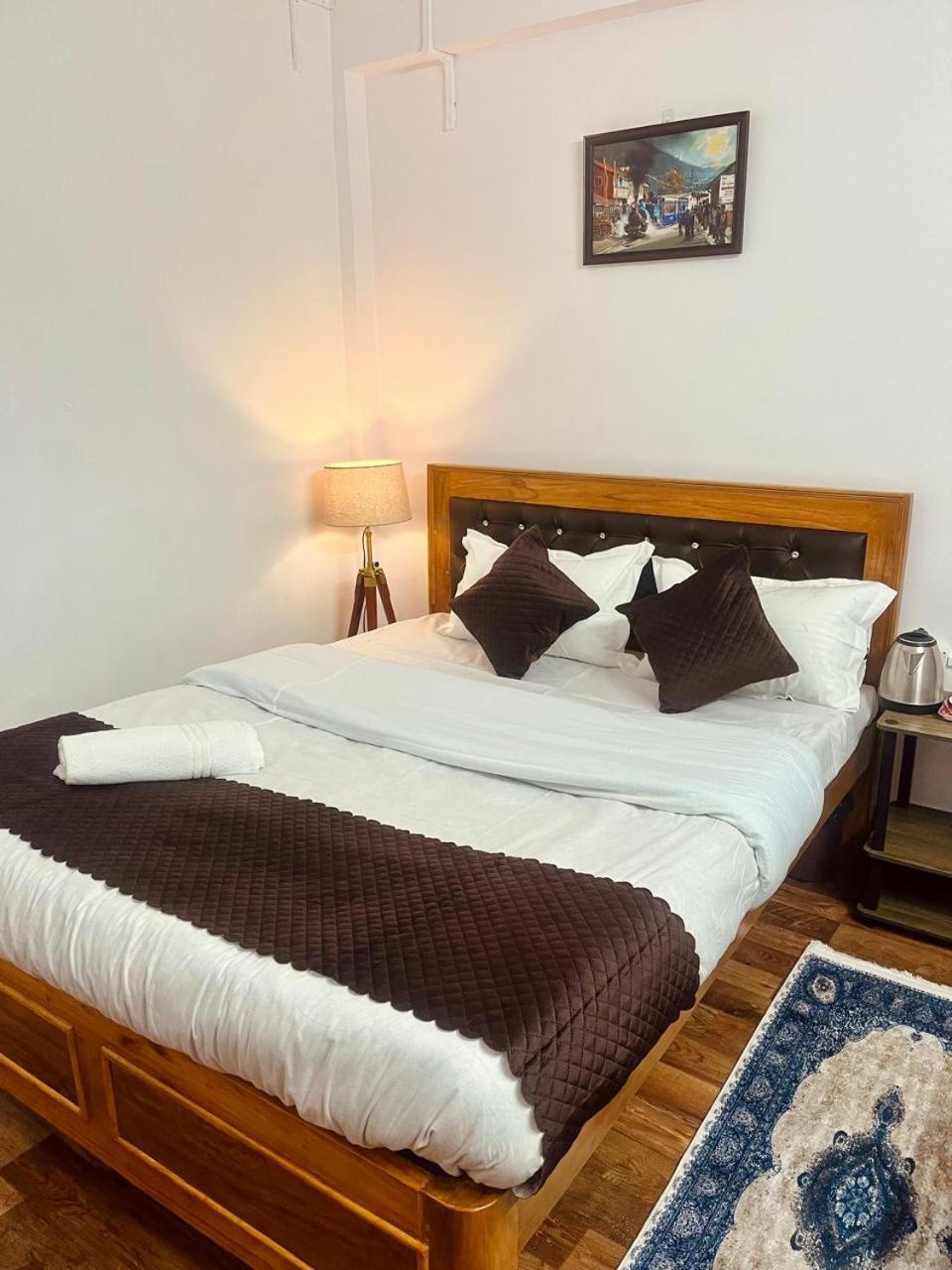 Forest Lodge - 80 Mts From Mall Road 大吉岭 外观 照片