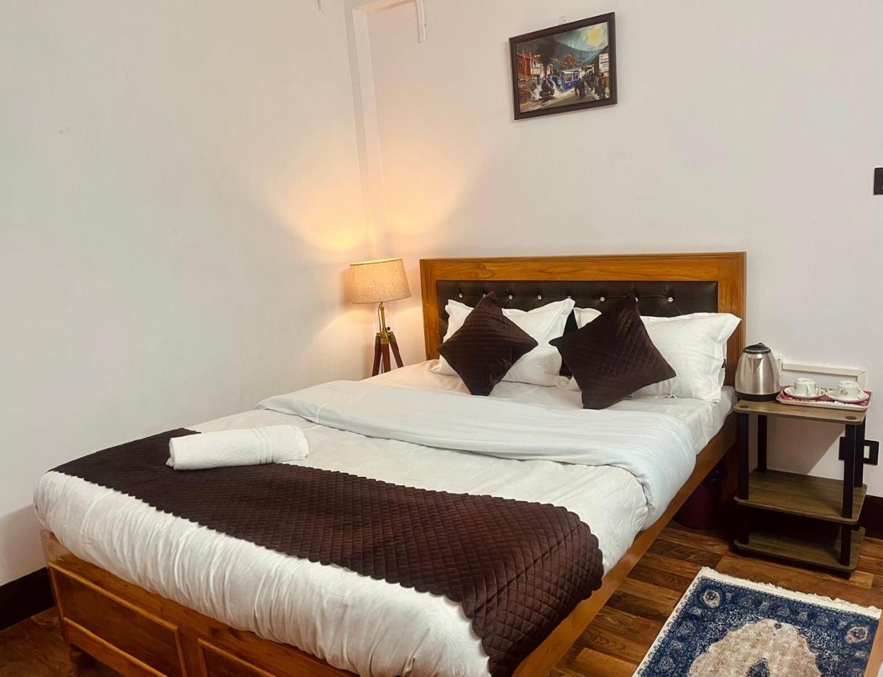 Forest Lodge - 80 Mts From Mall Road 大吉岭 外观 照片