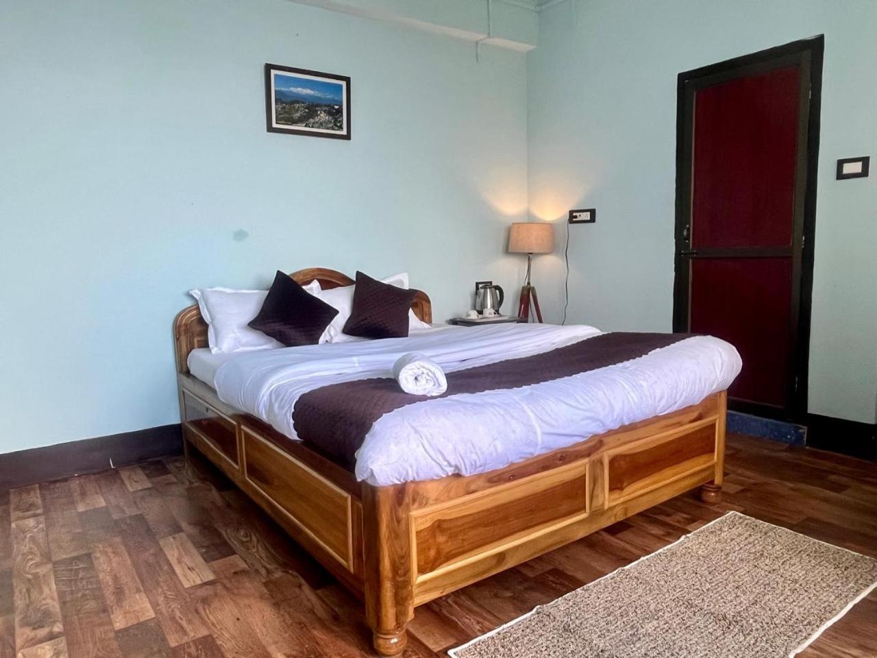 Forest Lodge - 80 Mts From Mall Road 大吉岭 外观 照片