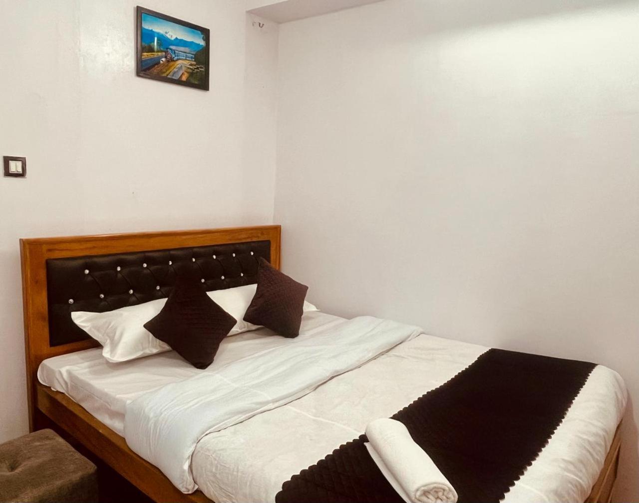 Forest Lodge - 80 Mts From Mall Road 大吉岭 外观 照片