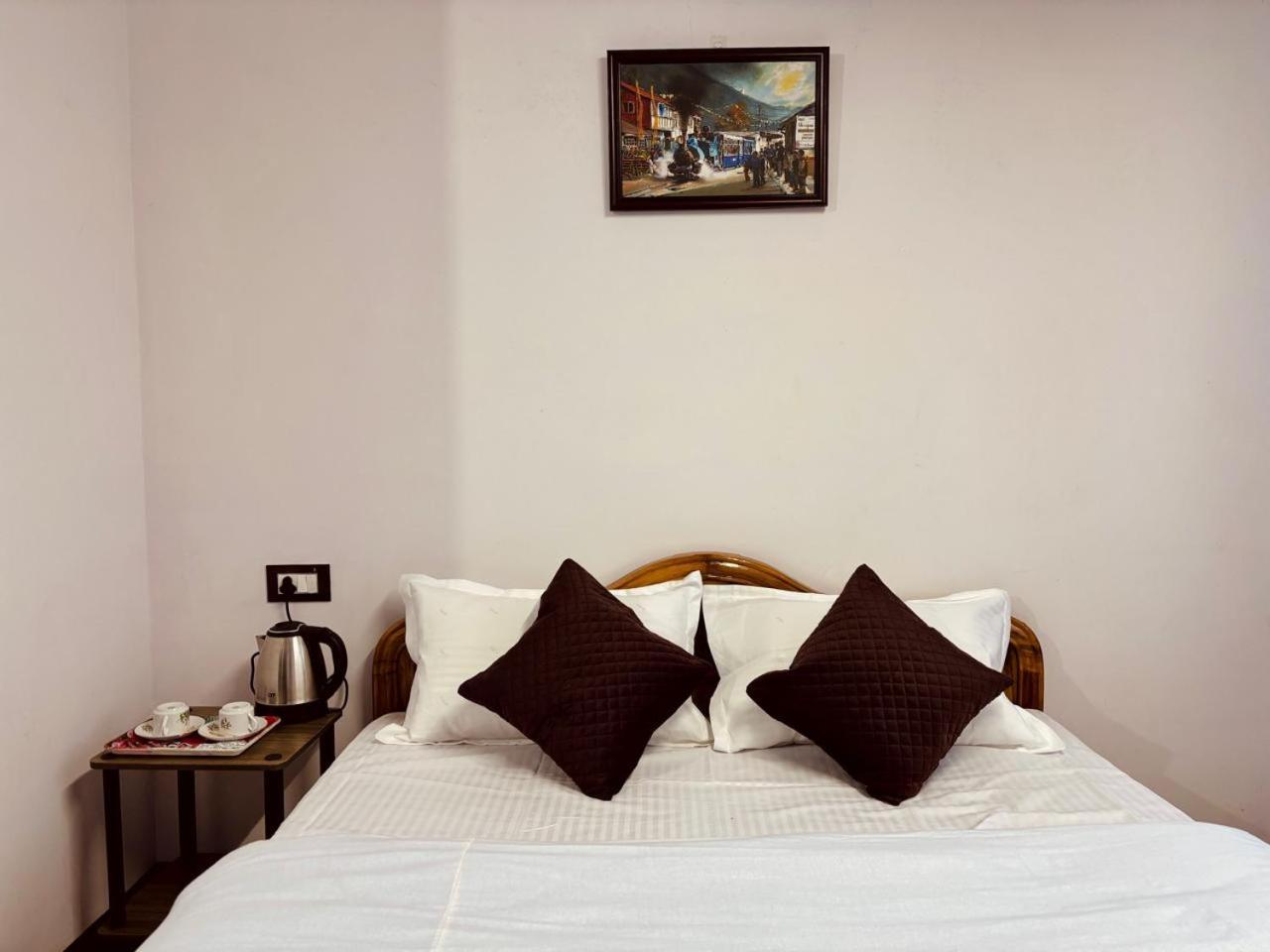 Forest Lodge - 80 Mts From Mall Road 大吉岭 外观 照片