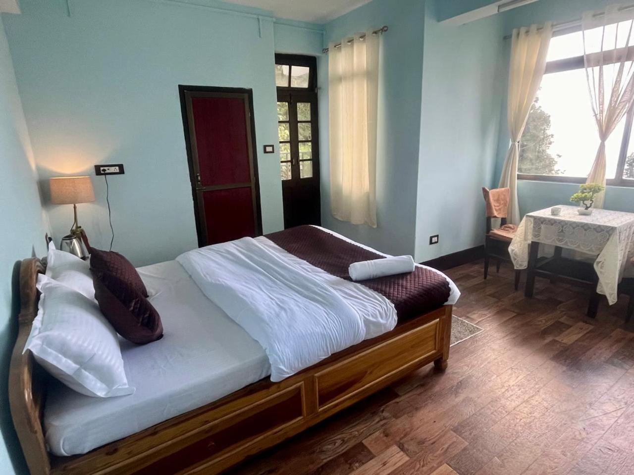 Forest Lodge - 80 Mts From Mall Road 大吉岭 外观 照片