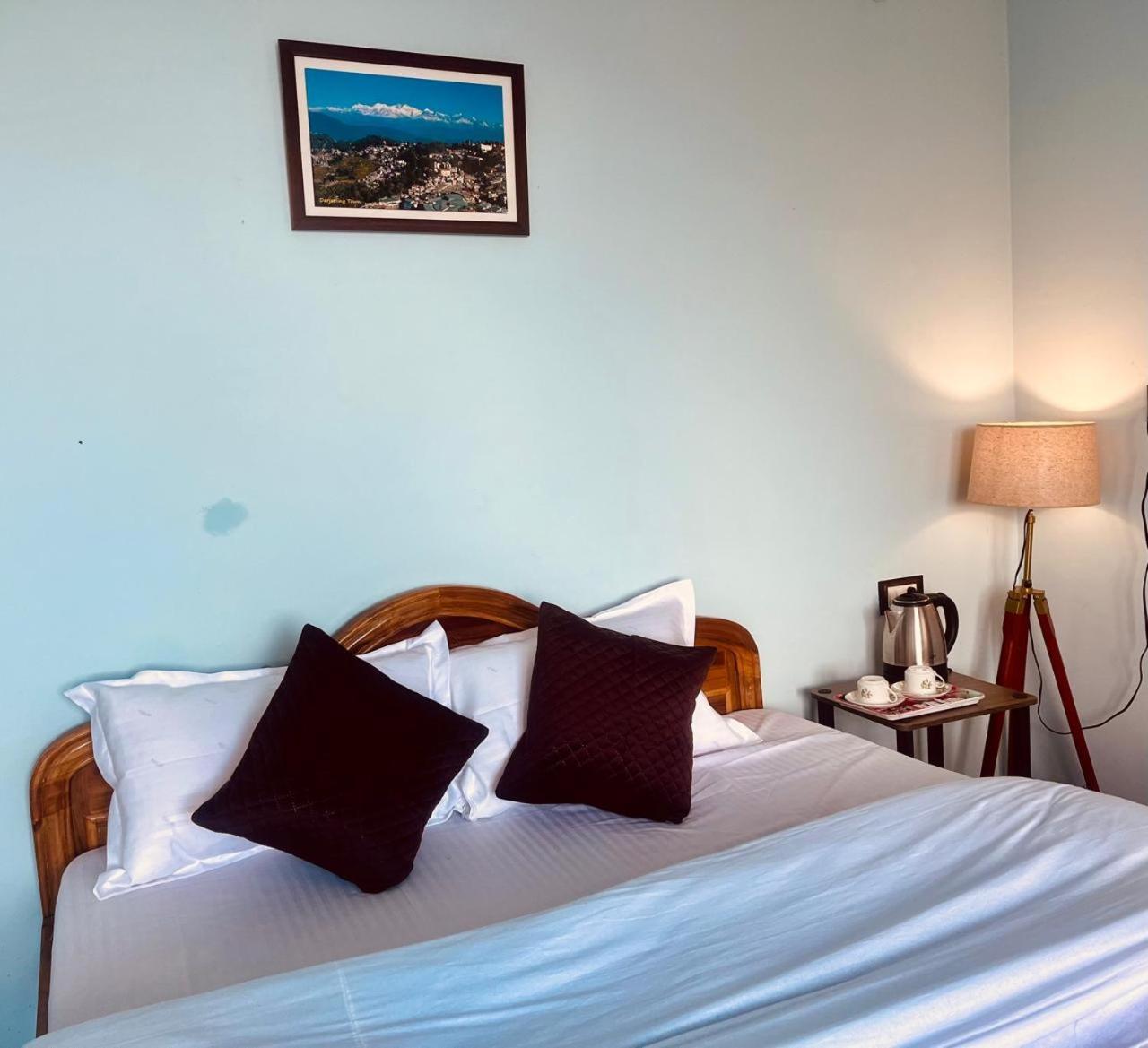 Forest Lodge - 80 Mts From Mall Road 大吉岭 外观 照片