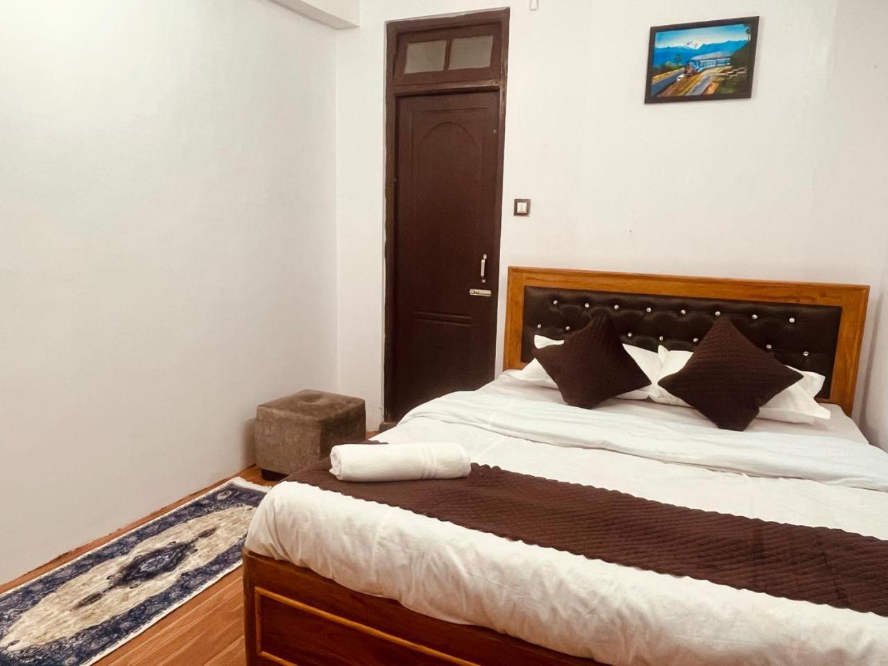 Forest Lodge - 80 Mts From Mall Road 大吉岭 外观 照片