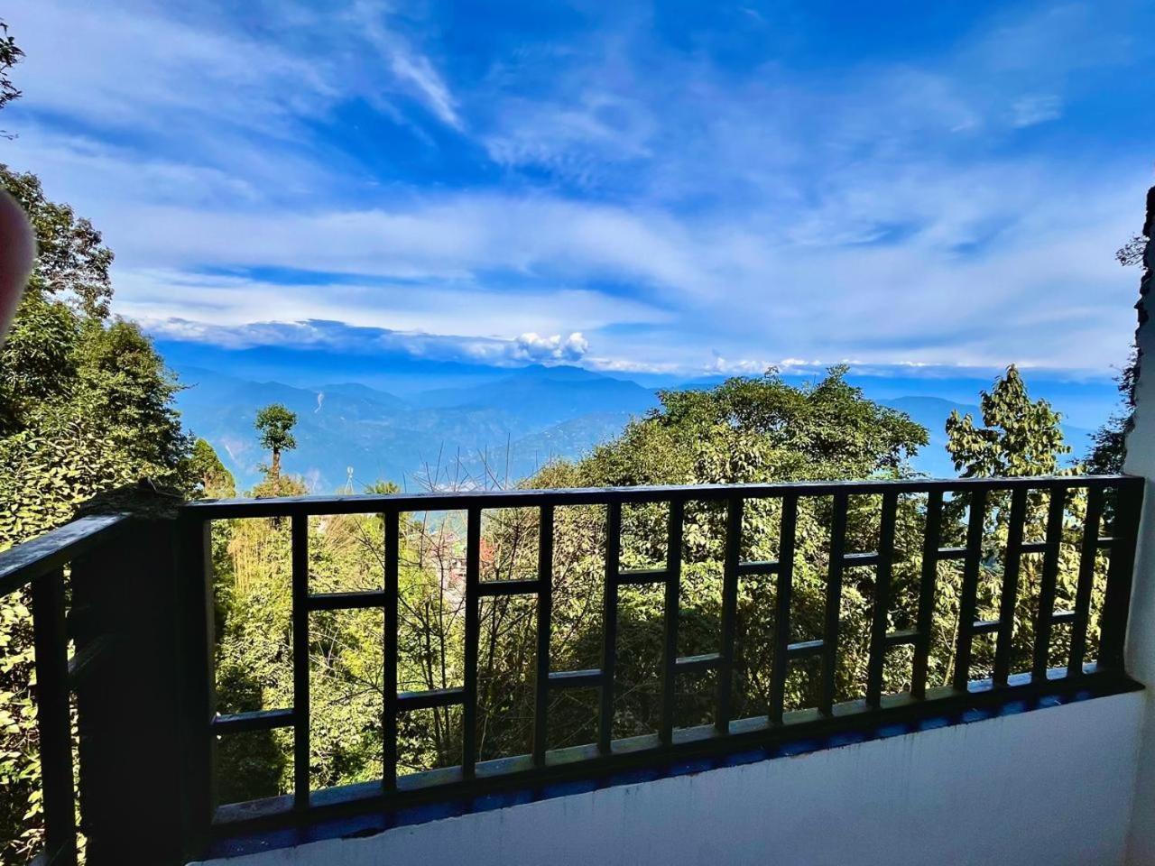 Forest Lodge - 80 Mts From Mall Road 大吉岭 外观 照片